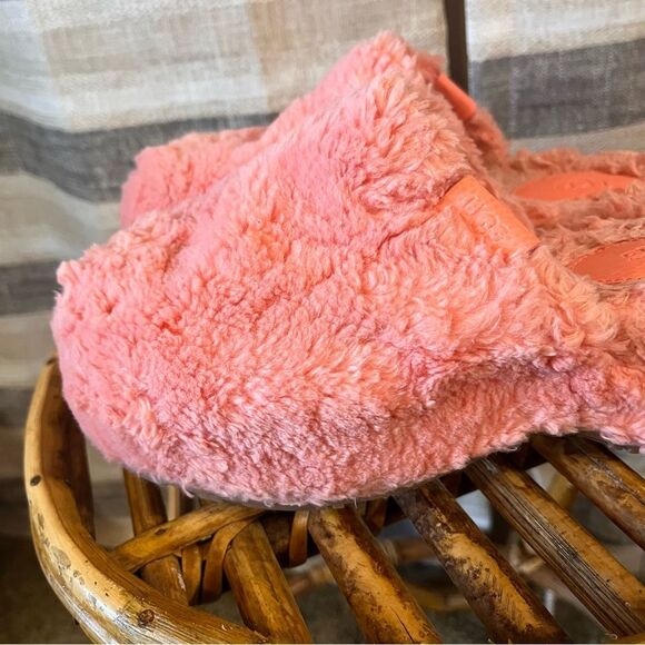 UGG Pink Fuzz Sugar Slipper‎ Clog Size 6 - Picture 6 of 13